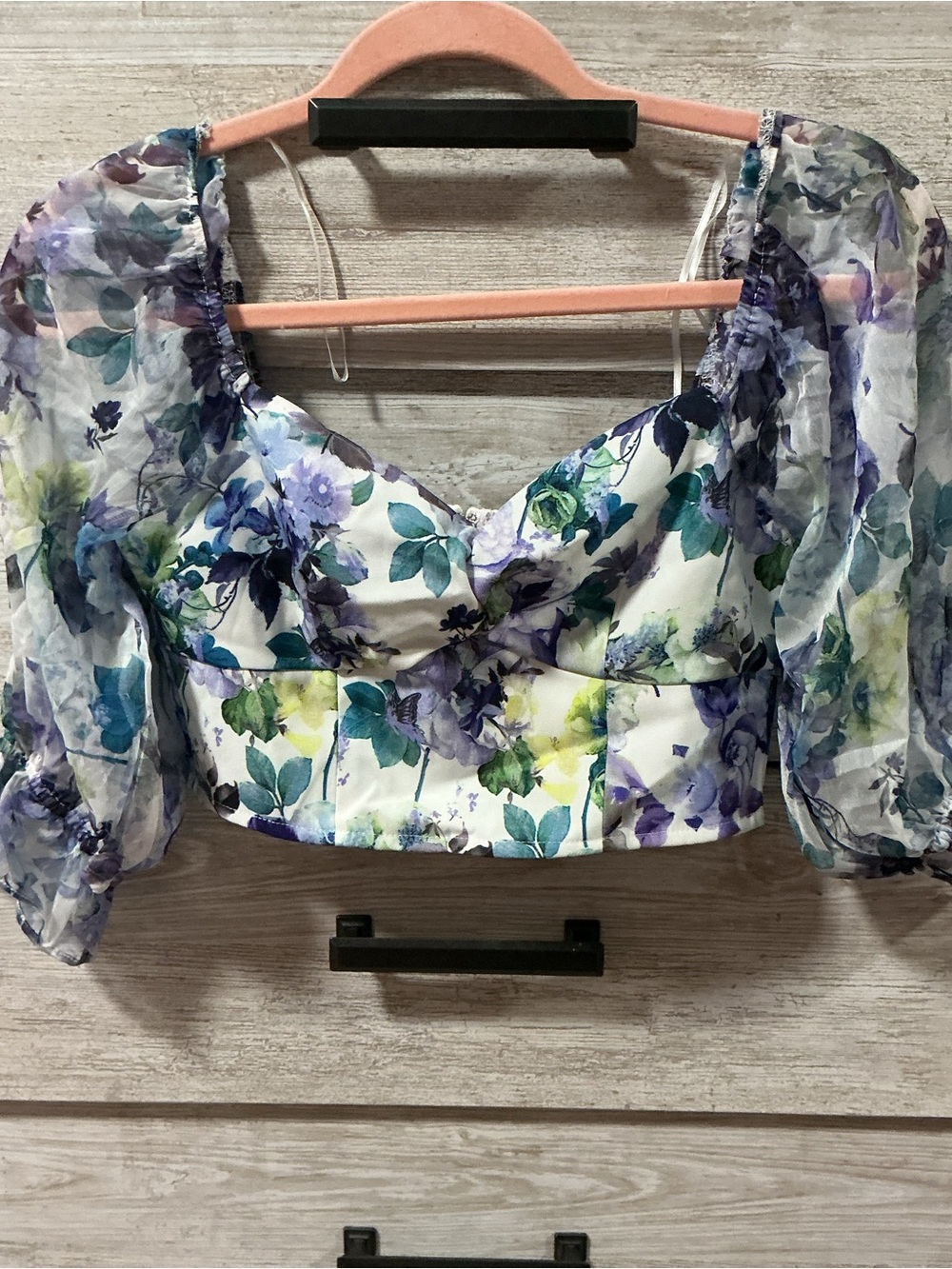 Set- Top and Shorts. Floral Puff-Sleeve Crop Top — Purple/Green/White —